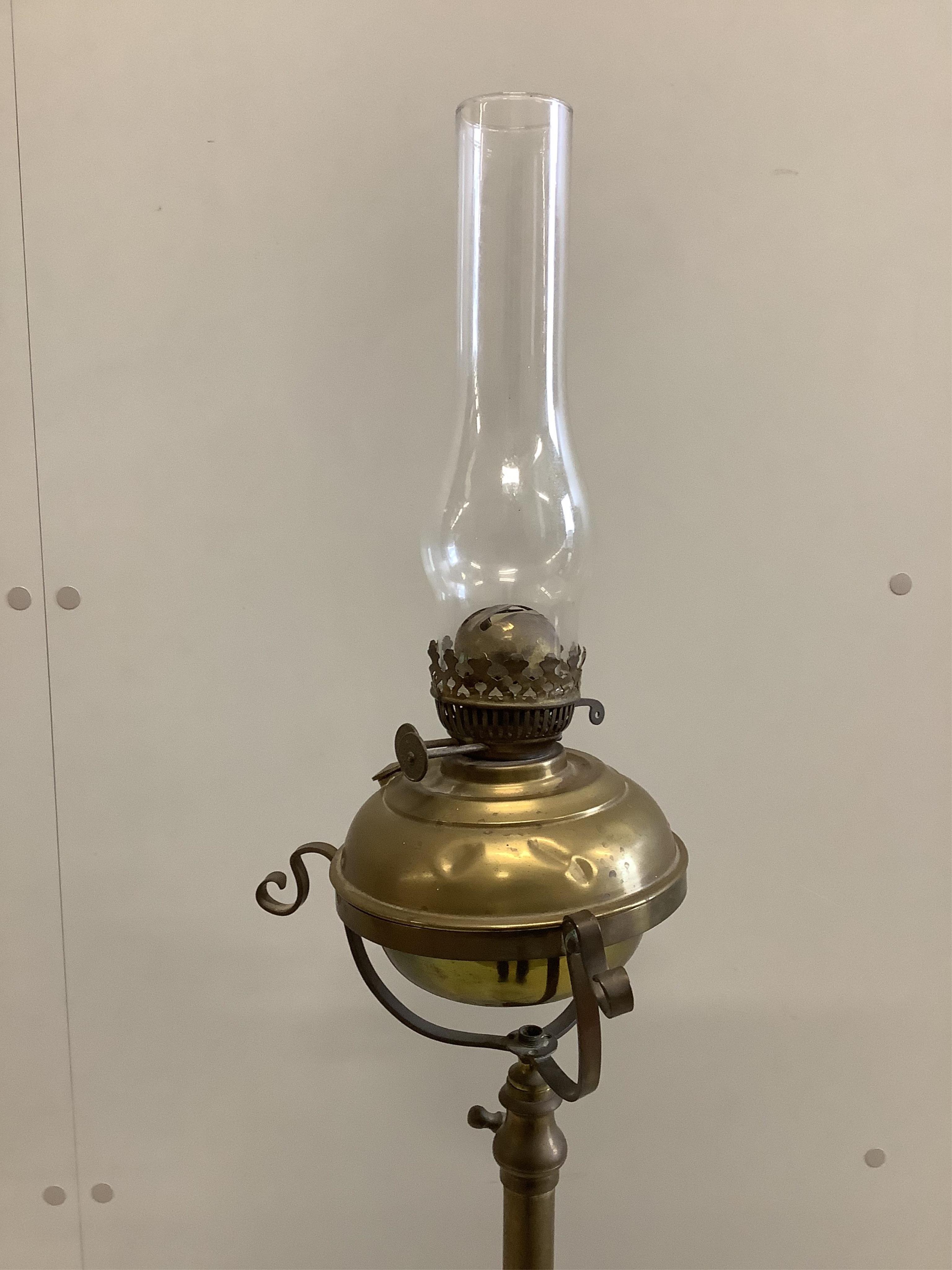 An Edwardian brass telescopic oil lamp standard. Condition - fair